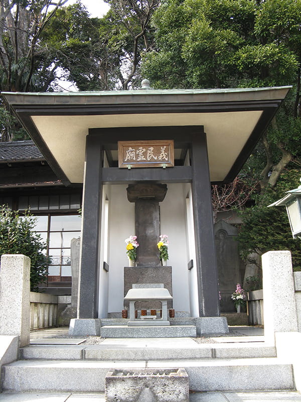 新井宿六人衆の霊廟（東京都史跡文化財）